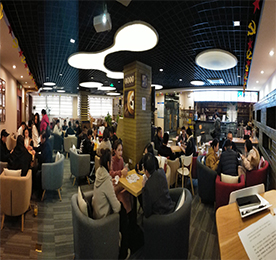 12月27日，易天杯第一届掼蛋争霸赛，在易刻时光咖啡厅圆满落下了帷幕。众多牌技出众的客户家人们齐聚一堂，一场精彩绝伦的高手PK赛在这里上演。