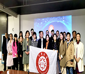 2019年10月27日，常商企业发展企业家分享交流会在易天新零售3楼会议室召开。来自常商企业发展的部分企业家们和北京和君商学的学子们共三十余人参加本次交流会。