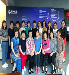 2020年6月23日，常州武进轻工业商会组织商会女企业家们参观易天新零售。