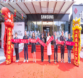 3月30日上午，江苏易天手机连锁有限公司旗下三星授权体验店于武进人民商场盛大开业。