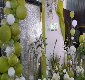 为感谢客户对公司长期以来的支持，3月23日，易天集团在武进人民商场举办了一场盛大的春日尊享派对，邀请了近百名尊享客户和内部员工共襄盛举，开启一场充满惊喜与欢乐的春日盛宴。易天集团常州城市中心总裁曹丽红、易天集团常州城市中心运营总监陈亚、武进人民商场总经理周文金、资产管理部总经理陈利利、易天手机副总经理陆文娟、支撑部经理高云龙等公司高层出席活动。