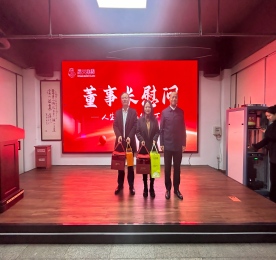 近日，江苏易天手机连锁有限公司旗下的各大手机门店人气火爆，佳绩频传。